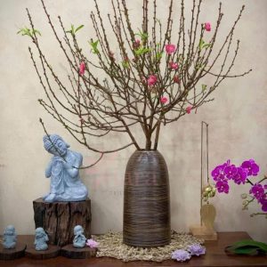 binh-cam-hoa-gom-su-dang-chuong-nho-ganh-moi4